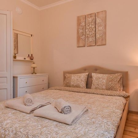 Spacious Vintage 2Br, 2Bath Apartment Σόφια Εξωτερικό φωτογραφία